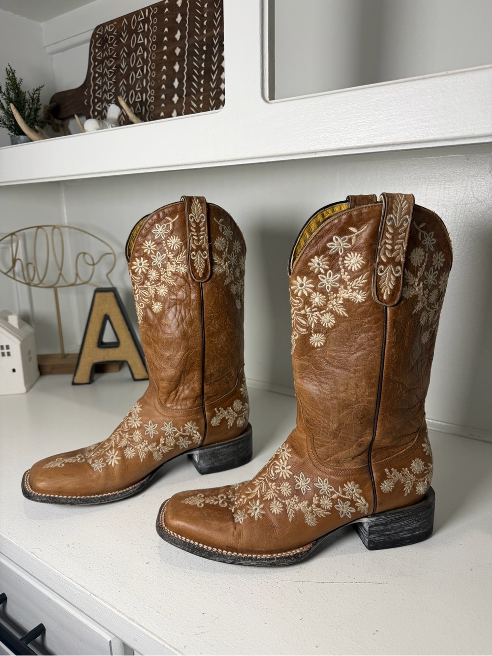 Cavenders Womens 9 Brown Leather Floral Embroidered Cowboy Boots